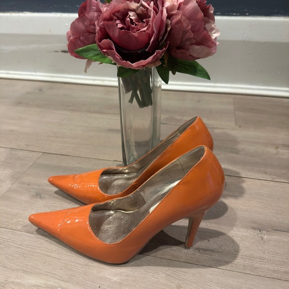 Steve Madden Orange Heels - Picture 4 of 5